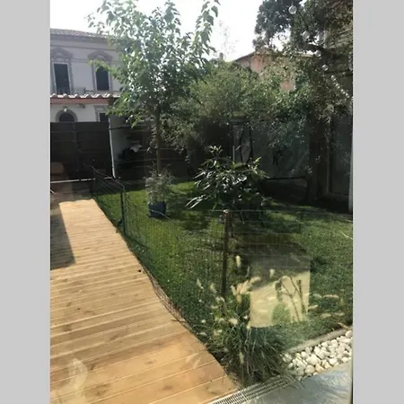 Viareggina Con Giardino Apartment